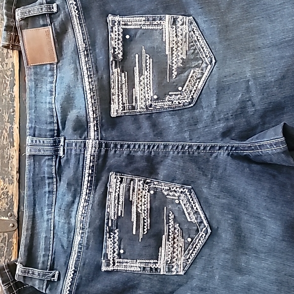 MAURICES 16 reg flare with sequin embellishments - Picture 4 of 8